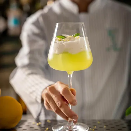 Eden Roc بوسيتانو