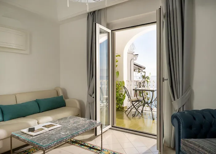 Eden Roc Hotel 4*