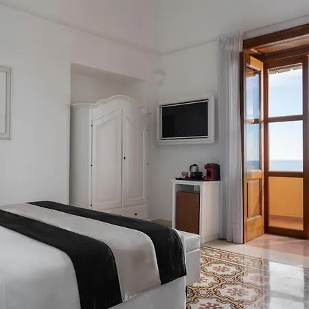 Eden Roc Hotel